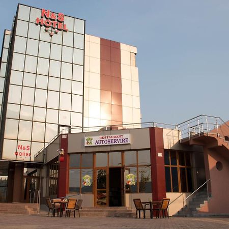 N&S Hotel Barlad Bîrlad Exteriér fotografie